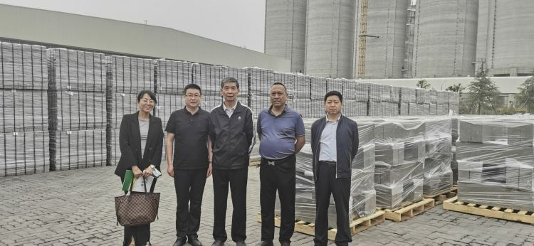 市城管執(zhí)法局邀請(qǐng)專(zhuān)家考察調(diào)研建筑垃圾處置和資源化利用項(xiàng)目